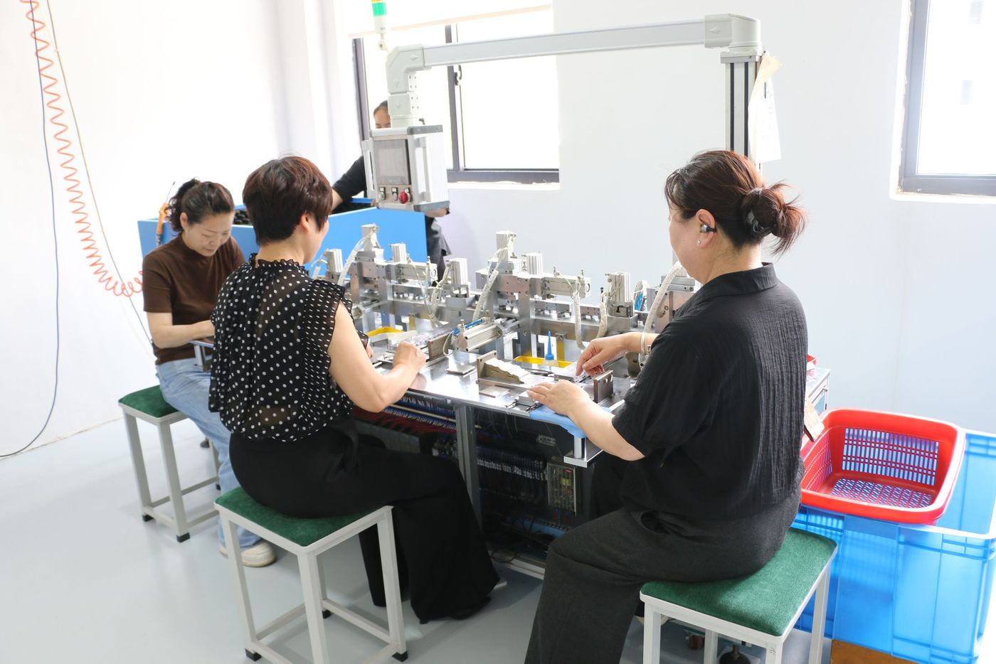 Inspection bench at the Wenzhou Hehui Electric plant, Yueqing