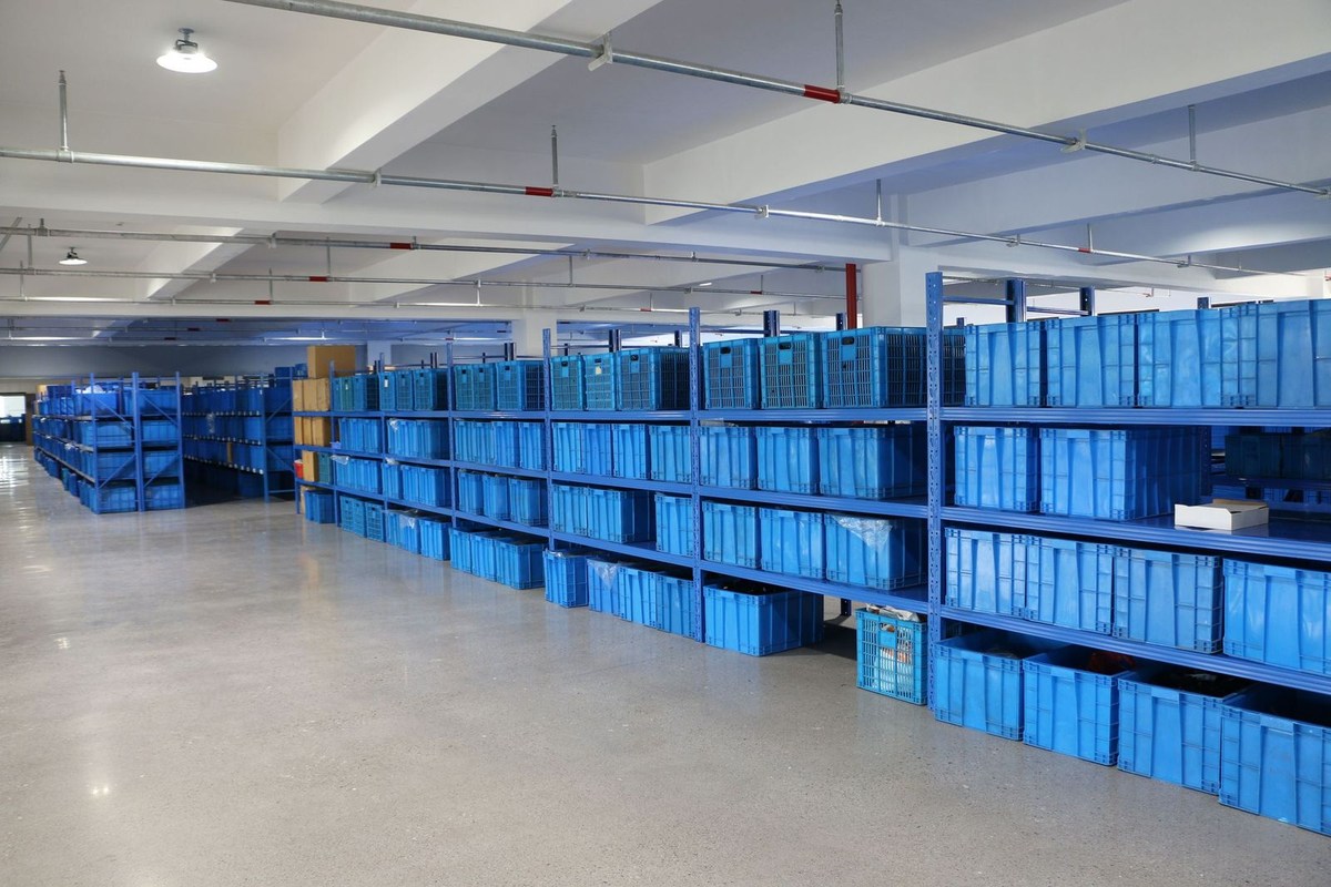 Warehouse aisle with component storage at the HEH plant